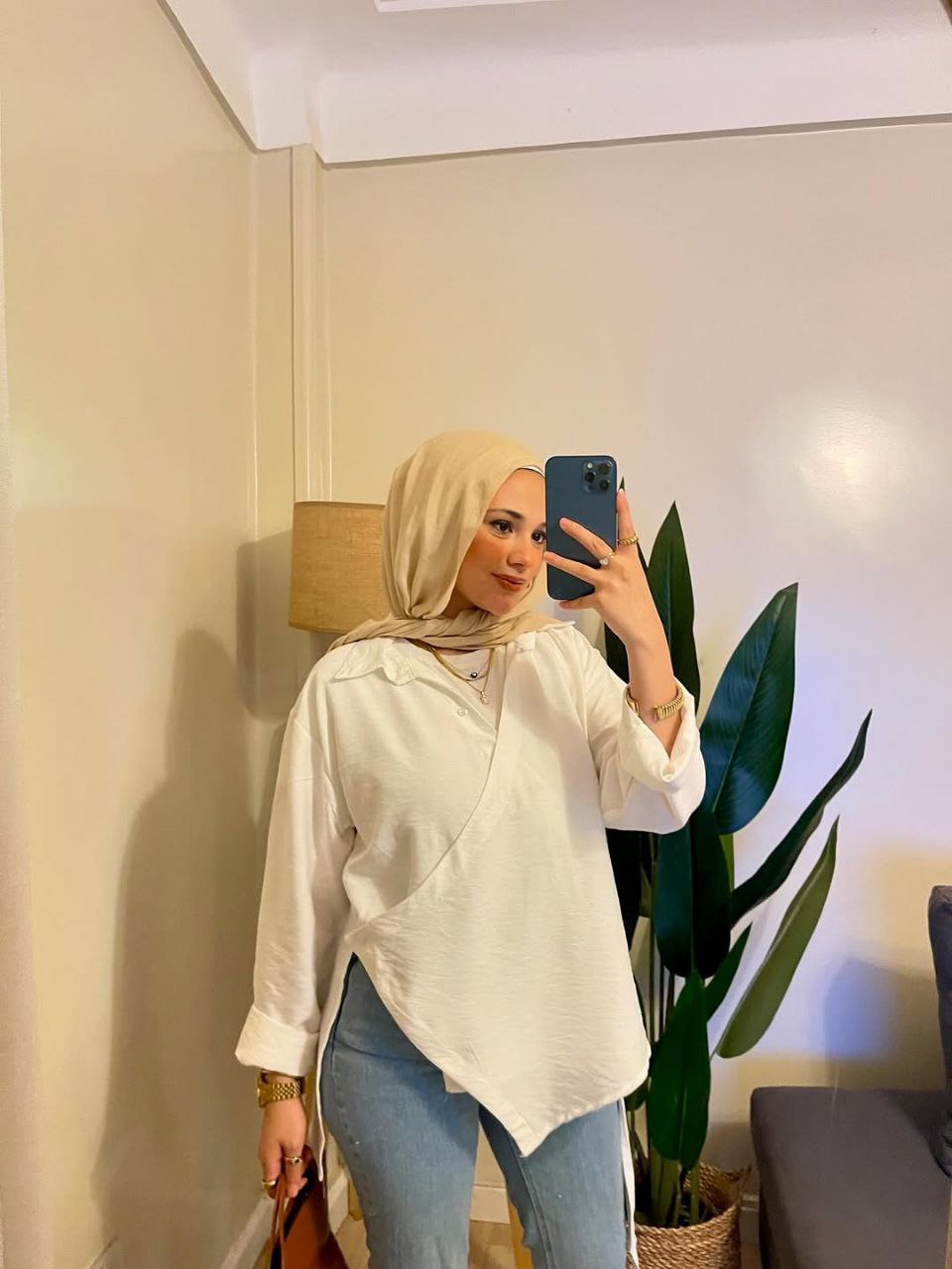 بلوزة زرار من الجنب